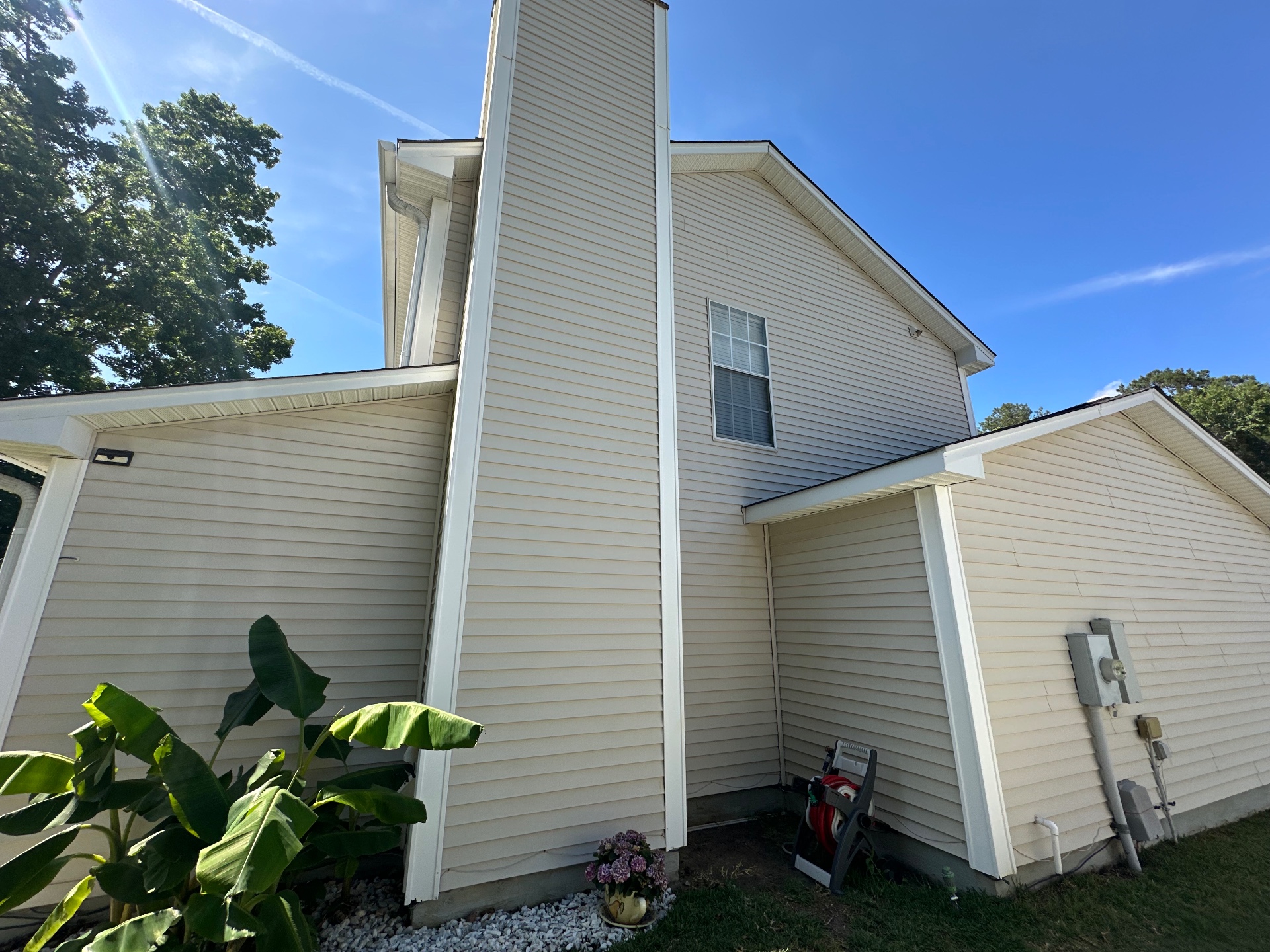 Charleston home exterior cleaned by York's Pressure Washing
